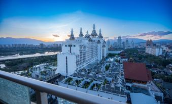 Q+ Xishuangbanna Yulin Lanshan Wangjiang Resort Hotel (Gaozhuang Starlight Night Market)