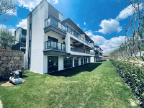 Fuxian Lake Yufan Boutique Homestay (Starry Sky Town)