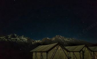 Lijiang Yulong Snow Mountain Maoci Starry Sky Tent Homestay