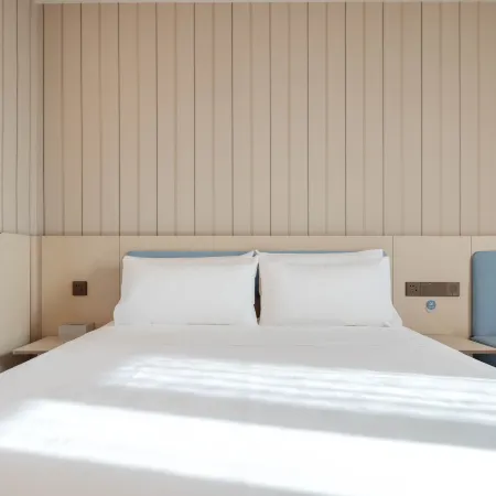 Hanting Hotel (Yining Wanrong Square)