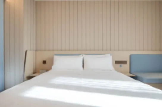 HanTing Hotel (Yining Shanghai Road Qicaicheng) Hotels in Yining