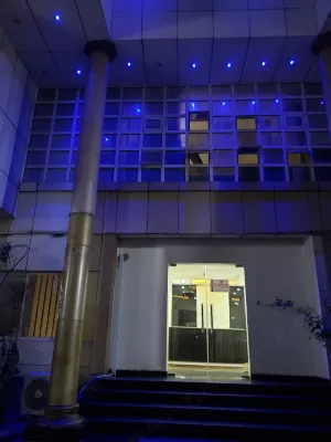 Whitehouse Msquare Hotel Hotels near Eko o ni baje Garden