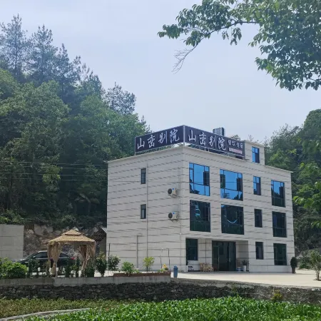 Hefeng Mountain Chinese Inn (Pingshan Canyon Scenic Area)