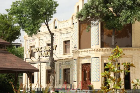 KO'K SAROY พลาซ่า