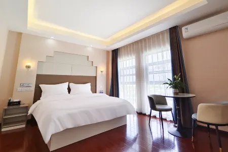 Fuxian Lake Court Inn