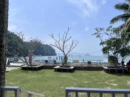Capital O 91017 Tuba Beach Resort @ Pulau Tuba Отели рядом с достопримечательностью «Duyong Island»