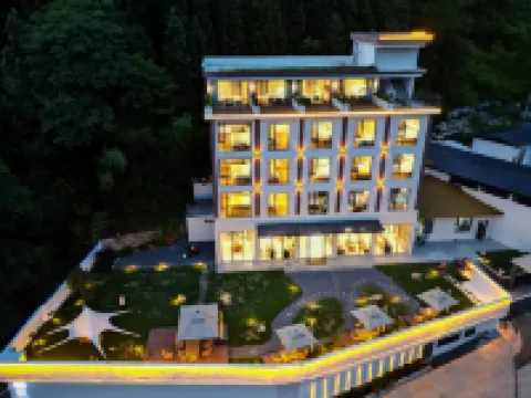Enshi Jiujiu Homestay (Grand Canyon Tourist Center Store) - プール
