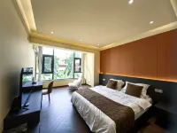 Fuxian Lake Xiyin Temperature Water Pool Villa