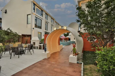 Shanghai Xiangyun Parent Child Hotel Отели рядом с достопримечательностью «Shanghai Wild Animal Park»