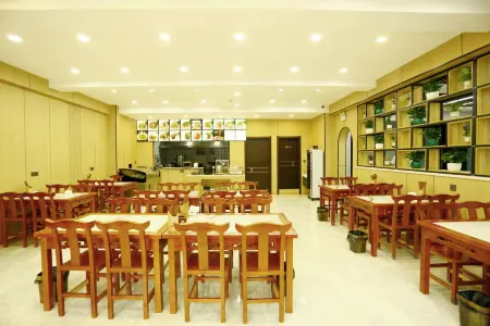 Rujia Huayi Selected Hotel (Mohe City  Branch) Отели рядом со станцией Mohe Railway Station