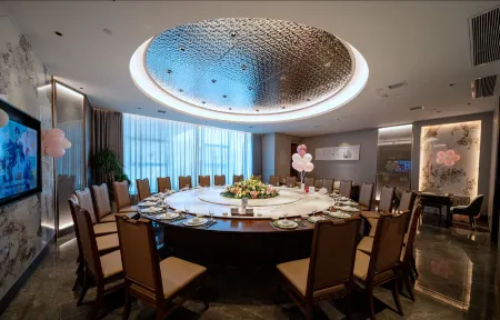 Lianyuan Run and International Hotel Отели в г. Ляньюань