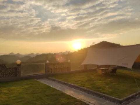 Yueshan  Yishe  Homestay  Huang  guo  shu