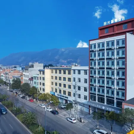 Xuanwei Moonlight Shiguang Hotel (Xuanwei Railway Station)