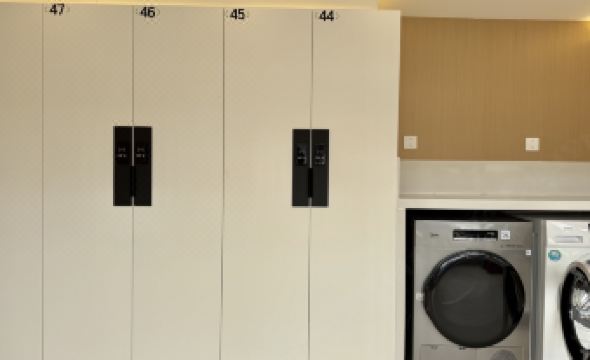 And Parallel Travel · Girls' Single-family Youth Hostel (Haizhu Square Subway Station)