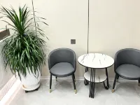 Yicheng Holiday Hotel - parking