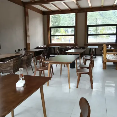 Yunzang Riverside Wild Luxury Resort
