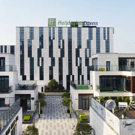 Holiday Inn Express SHANGHAI GONGKANG by IHG Отели рядом с достопримечательностью «Шанхай коммуникейшенс Политекник»