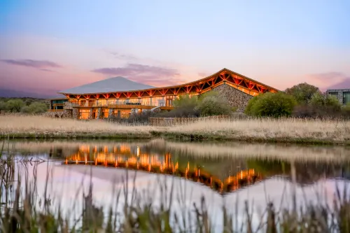 Zhenglan Banner Shangdu Lake Luxury Wilderness Hotel - parcheggio