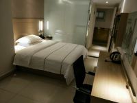 宏华酒店(广州同德围聚龙地铁站店) - 舒睡大床房