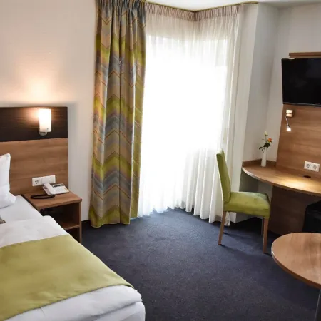 Martins Klause Airport Messe Hotel - Air Conditioning - Self Check-in Available