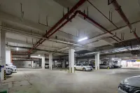 SUPER 8 HOTEL PREMIER - parking