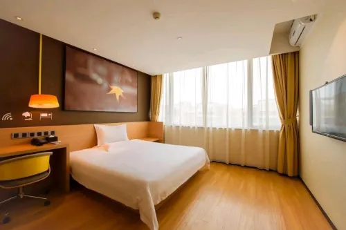 IU Hotel (Weining Caohai Railway Station)