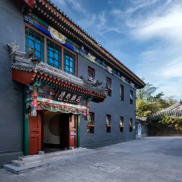 Manxin Mansion, a Traditional Siheyuan Courtyard by Houhai and Drum Tower in Beijing