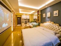 银川艾青公寓式酒店 - 金色浪漫巨幕投影大床房