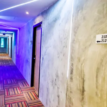 Smile Hotel Danau Kota Отели рядом с достопримечательностью «Колледж TAR»