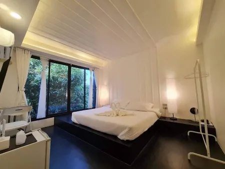 Trat 101 Hotel Отели рядом с достопримечательностью «Wat Buppharam or Wat Plai Klong»