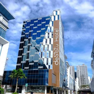 deSatu Hotel Отели рядом с достопримечательностью «Тамрин Плаза»