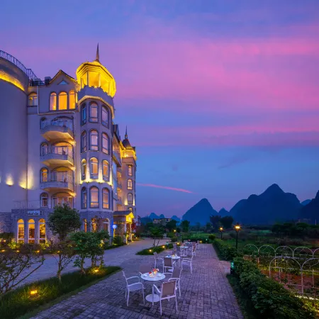 Yangshuo Yulong River Castle
