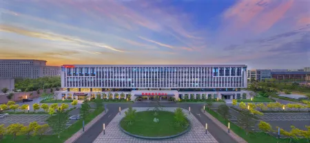 Yatai Conference Center Hotel Отели рядом с достопримечательностью «Software Engineering Simulation Company， College of Humanities & Information， Changchun University of Technology»