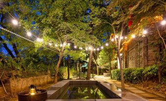 Blessed Water Street Hot Spring Courtyard Homestay