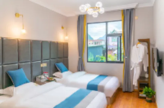 Bomi has a small courtyard homestay