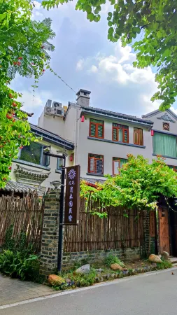 Floral Hotel· Liuzhou yueweiyuan Hotel  (yaobu ancient town scenic spot store) Отели рядом с достопримечательностью «Liuzhou Science and Technology Museum»