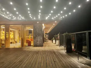 Dujiangyan Wooden Court  Hotel