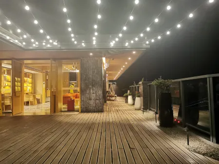 Dujiangyan Wooden Court  Hotel Отели рядом со станцией Liduigongyuan Railway Station