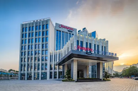 Hampton by Hilton Dongguan Central Square Отели рядом с достопримечательностью «CPC Dongguan Party School of CPC»