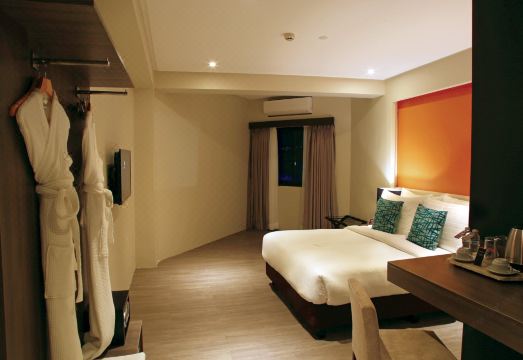 마욘 화산 일출