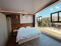 Moon Island Light Luxury Homestay (Haikou University of Economics)