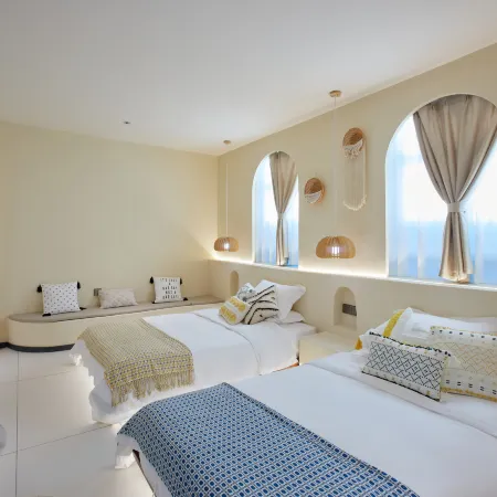 Yining Huatian Bieyuan Homestay (Liuxing Street Scenic Area)
