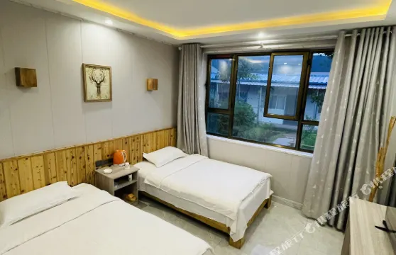 那拉提國峯客棧