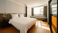 Mayflower Hot Spring Hotel (Xinmi Qingping Square)