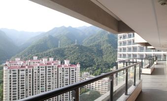 Qingyuan L Apartment
