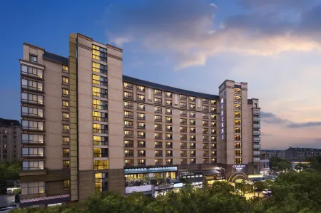 Citadines  Hongqiao Center Shanghai Отели рядом с достопримечательностью «Shanghai Normal University Stadium (Xuezheng Road)»