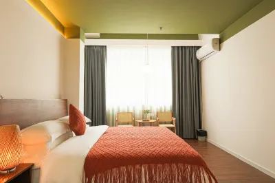 만돌린 원 호텔 (장먼 신후이 샌즈 쇼핑 플라자) 후이청/회성 석기공원 대석두 관광지구 주변 호텔