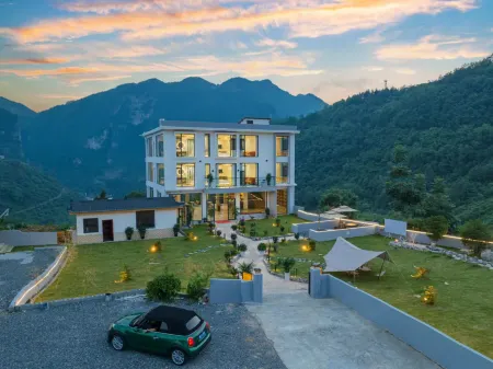 Xingli Yeyu Homestay (Enshi Grand Canyon Visitor Center) Отели рядом с достопримечательностью «Dadishanchuan Scenic Spot (Enshi Grand Canyon)»