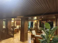 Roger Gejiuqu Le Xuanbao Viewing Mountain Villa