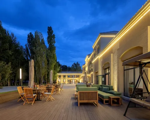 Ili Nilek Small Full Guest House Hoteles en Xinyuan